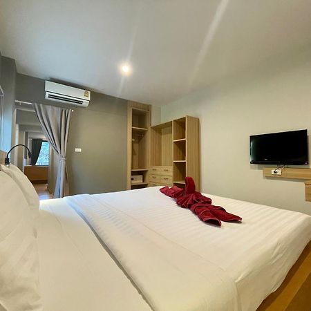 Room Actually Service Apartment Karon Bagian luar foto