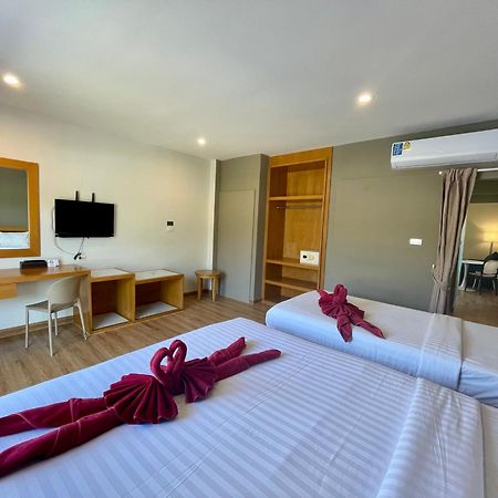 Room Actually Service Apartment Karon Bagian luar foto