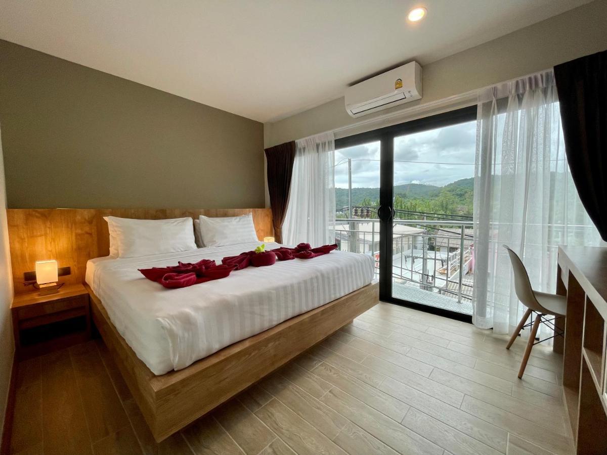 Room Actually Service Apartment Karon Bagian luar foto