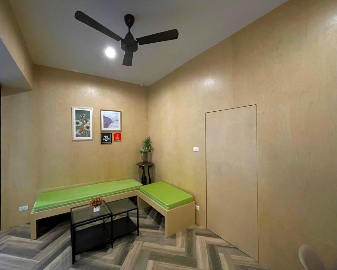 Room Actually Service Apartment Karon Bagian luar foto