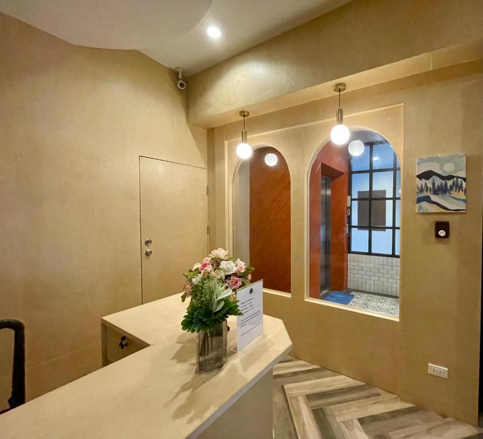 Room Actually Service Apartment Karon Bagian luar foto