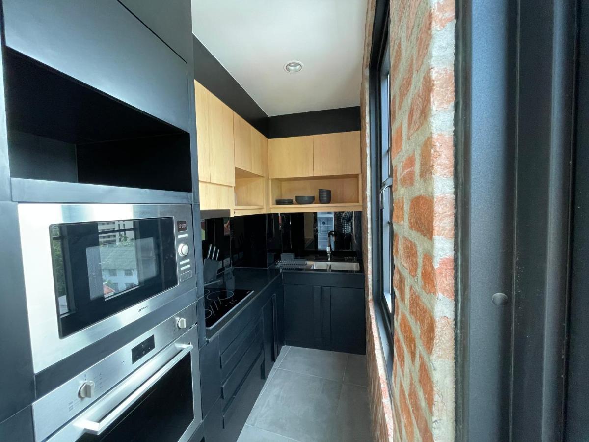 Room Actually Service Apartment Karon Bagian luar foto