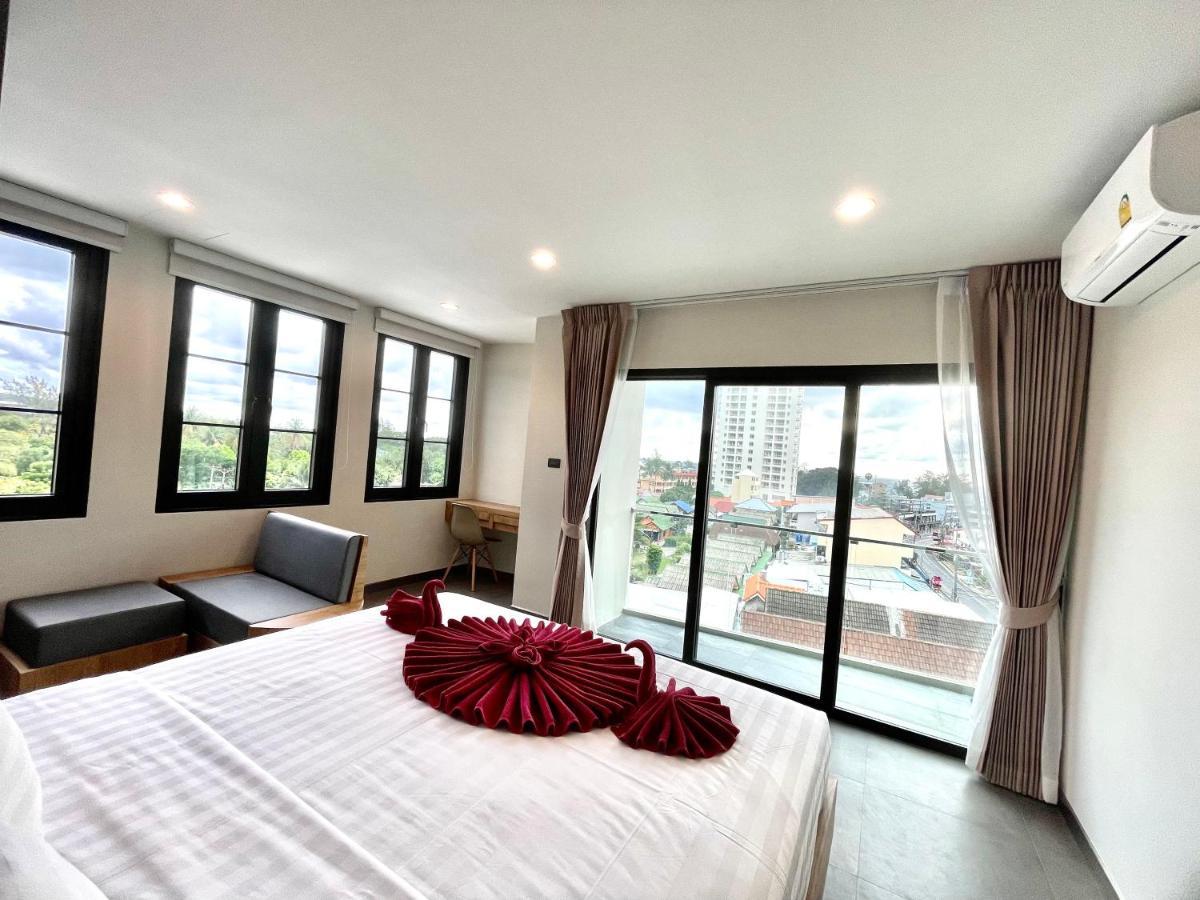 Room Actually Service Apartment Karon Bagian luar foto