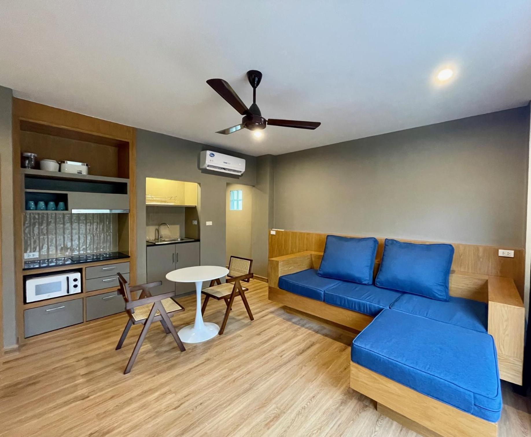 Room Actually Service Apartment Karon Bagian luar foto
