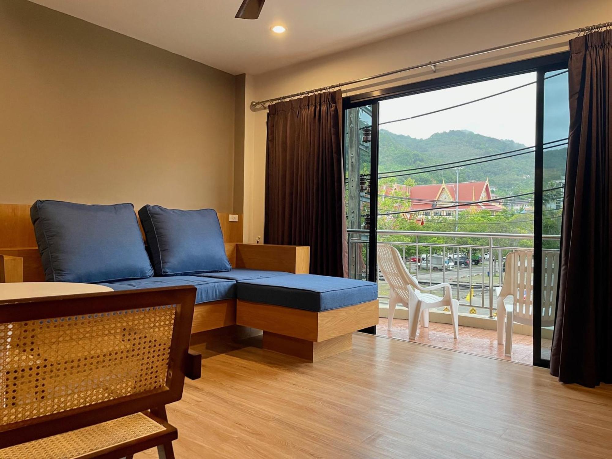 Room Actually Service Apartment Karon Bagian luar foto