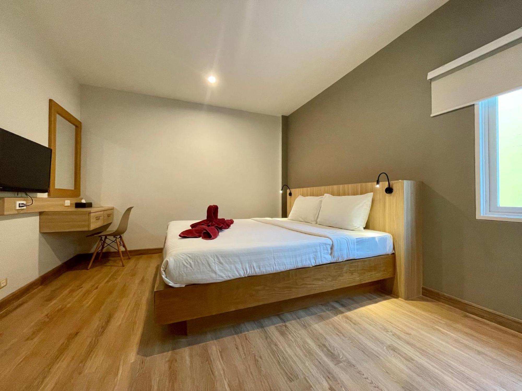 Room Actually Service Apartment Karon Bagian luar foto