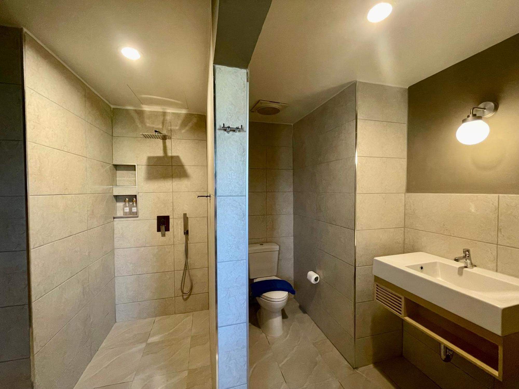 Room Actually Service Apartment Karon Bagian luar foto