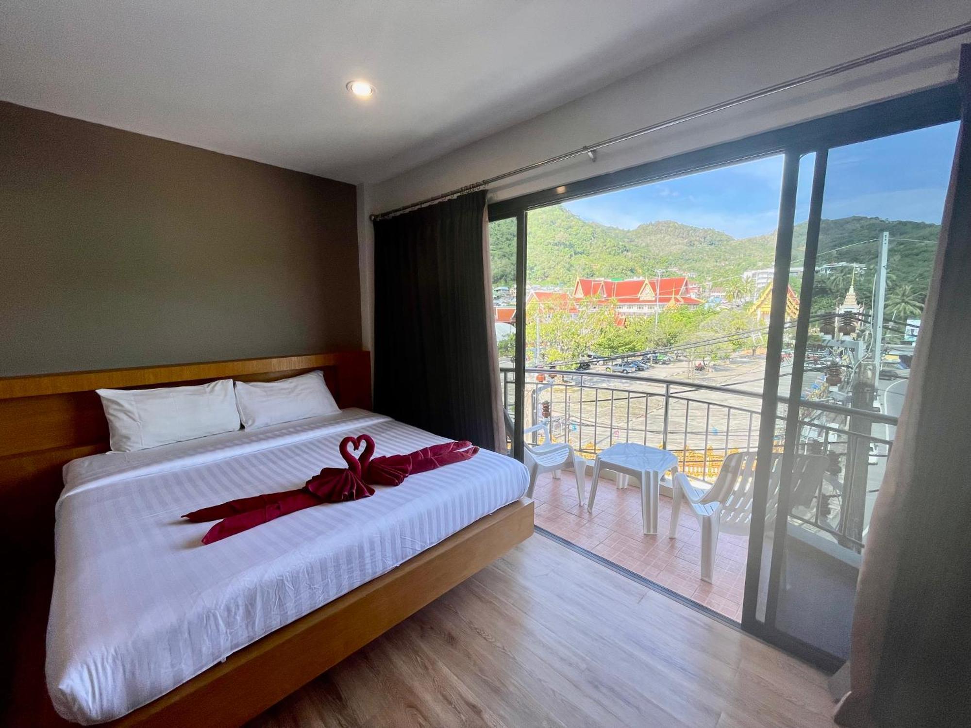 Room Actually Service Apartment Karon Bagian luar foto